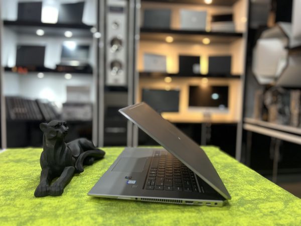 لپ تاپ اچ پی ( Hp Zbook Studio G5 | 32G | Xeon8850H | 512G | 4GB P1000 Nvidia | 15.6 FHD)  استوک